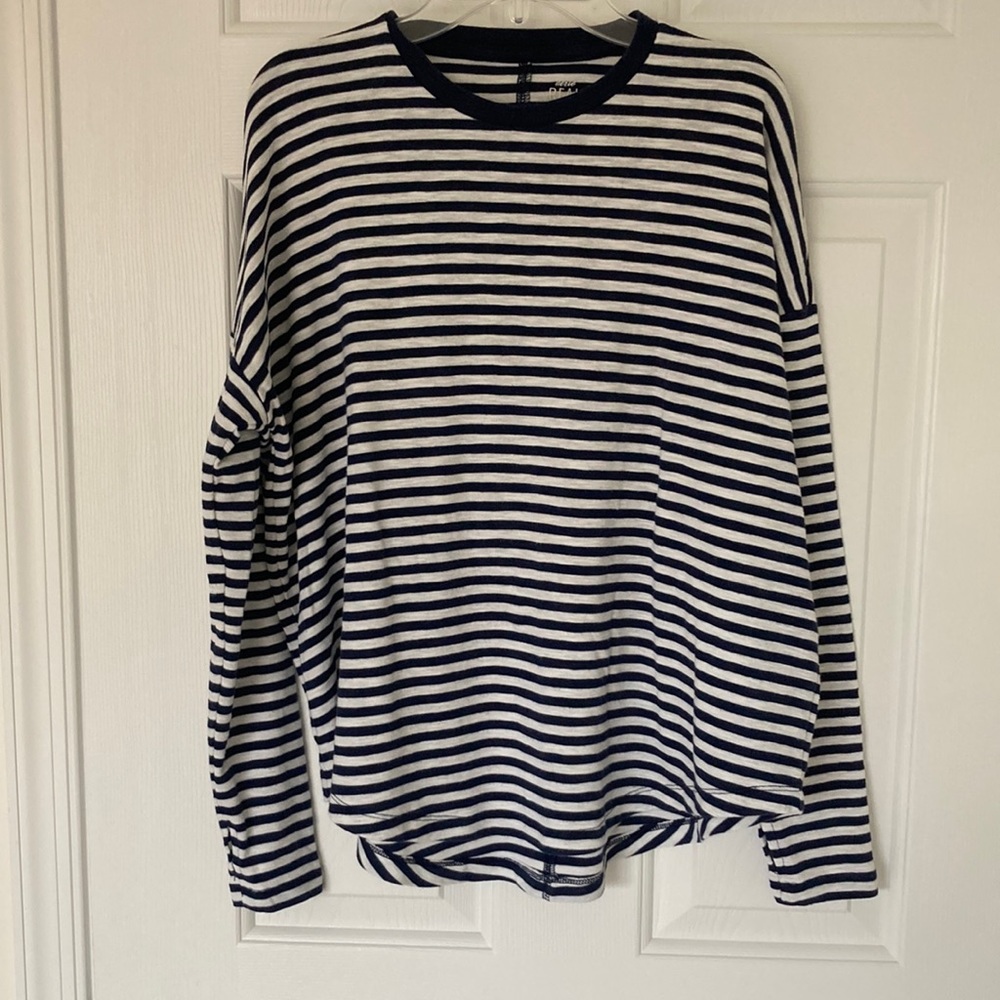Long sleeve white and blue striped top